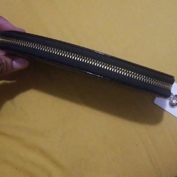 Black Faux Leather Snake Skin Pattern Wallet NWT - Picture 2 of 4